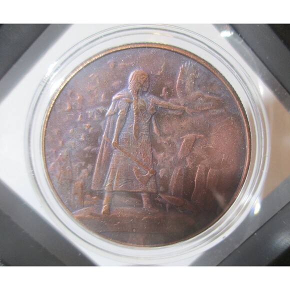 Morrigan the Queen of Battles, 1 Oz Copper Coin-Framed with display Stand - Picture 3 of 7